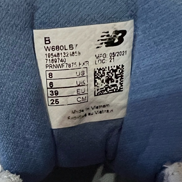 Women’s New Balance Sneakers - Picture 7 of 9